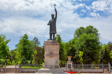 Obraz premium The most famous monument in the Republic of Moldova . Monument of Stefan Cel Mare from the Center of Chisinau . The ruler of Moldavia in the 15th century
