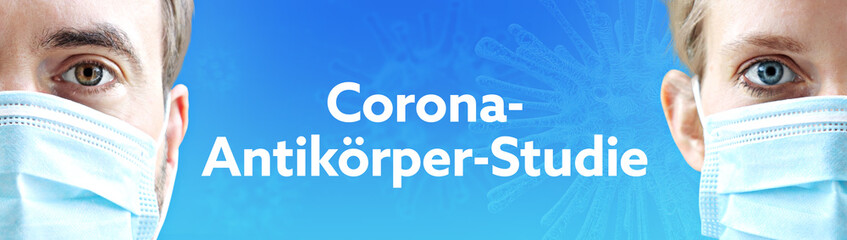 Corona-Antikörper-Studie. Gesichter von Mann und Frau mit Mundschutz. Paar mit Maske vor blauen...
