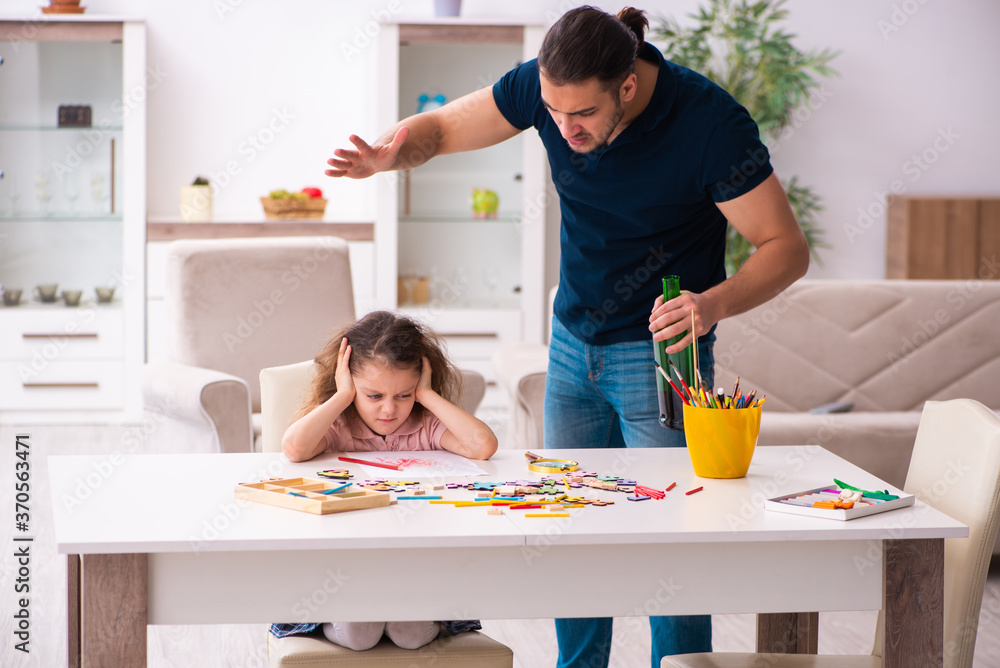 Poster Drunk father and little girl indoors