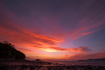 Fototapeta na wymiar Wonderful seascape sunset sky and clouds.