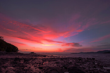 Fototapeta na wymiar Wonderful seascape sunset sky and clouds.