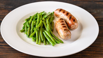 Fried green beans with grilled sausages