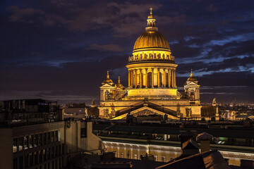 Fototapeta na wymiar Night cityscape of Saint Petersburg with Saint Isaac's cathedral
