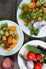 Round new potatoes fried to Golden brown with tomatoes, herbs and lettuce