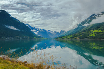 Fototapeta premium Letni krajobraz w Stryn w Norwegii