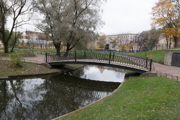 Fototapeta na wymiar Autumn park with small pond landscape