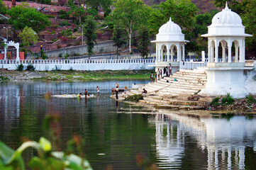 Fototapeta premium Udaipur, India: People by the lake located in Doodh Talai Musical Garden in Rajasthan state