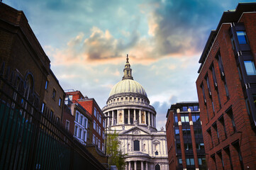 Fototapeta na wymiar St. Paul's Cathedral located in Central London, UK.