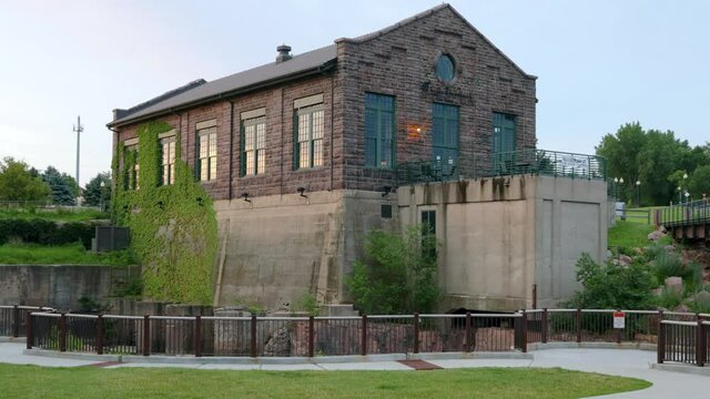 Slow pan of quartzite building; formerly Sioux Falls Light and Power Company building, completed in 1908 and housed three 500-kilowatt hydroelectric generators; Overlook Cafe in early morning