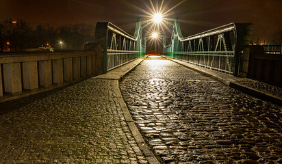 Jaz na rzece Odrze we wrocławiu zdjecie nocne © Bernard