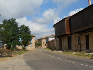 Obraz premium Country road in medieval spanish village