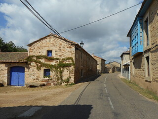 Fototapeta na wymiar Country road in medieval spanish village