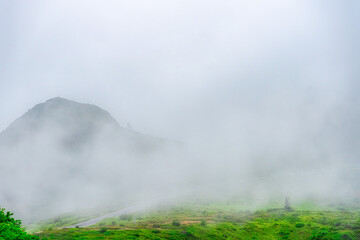 【志賀草津高原道路】霧中の山岳風景