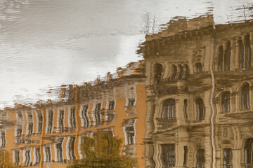 Fototapeta premium Vintage houses reflected in water of chanel