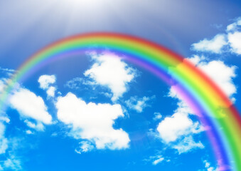 青空に架かる虹とふわふわした白い雲