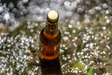 Une bière avec des points lumineux autour