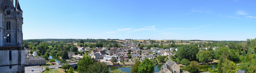 Fototapeta na wymiar Châteaudun vue panoramique château Loir