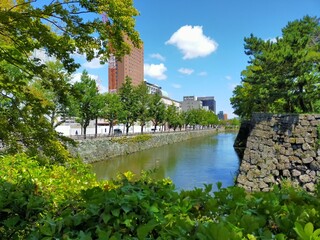 お堀と空