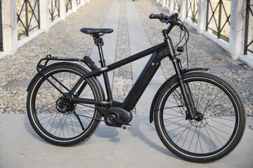Fototapeta na wymiar Ebike city, pedalata assistita da città. bici elettrica da città