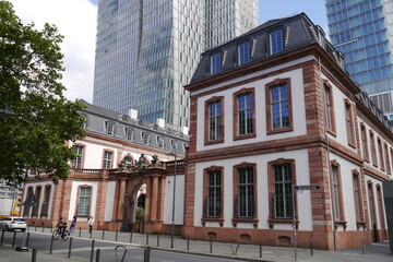Fototapeta na wymiar Haus Thurn und Taxis und Hochhäuser in Frankfurt am Main