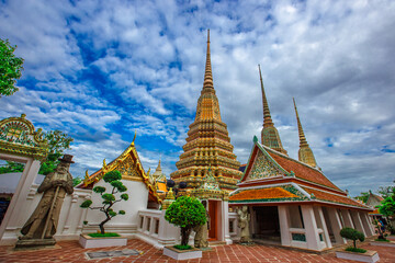 background of important religious attractions in Bangkok (Wat Phra Chetuphon (Wat Pho - reclining Buddha), a large pagoda and beautiful sculptural art give future generations to explore its history