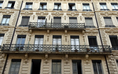 Fototapeta na wymiar Altbaufassade in Lyon