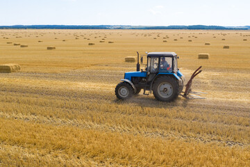 Obraz premium Round bales are bales of hay, straw or forage rolled in the shape of a large cylinder. When the legumes grow to a certain height, they are cut and dried in the field by the heat of the sun