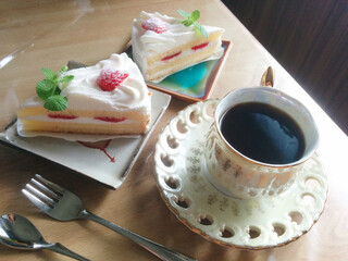 coffee and fancy cake / いちごショートケーキ(ダブル)とコーヒーのセット