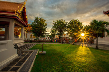 Background of important religious attractions (Wat Benchamabophit Dusitwanaram) Ratchaworawihan) in Bangkok Thailand, is a beautiful church and is always popular with tourists from all over the world
