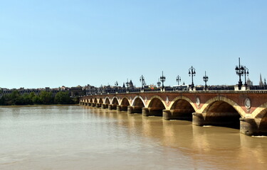 Fototapeta na wymiar Pont de Pierre in Bordeaux
