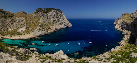 Fototapeta premium playa de Cala Figuera y Cap de Catalunya, peninsula de Formentor, Pollença. Parque natural de la Sierra de Tramuntana. Mallorca. Islas Baleares. Spain.