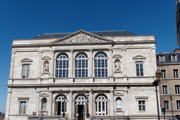 Fototapeta na wymiar Architecture néoclassique du palais de justice de Boulogne sur mer - France