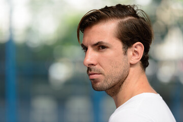 Naklejka premium Young handsome Hispanic man at the padel court