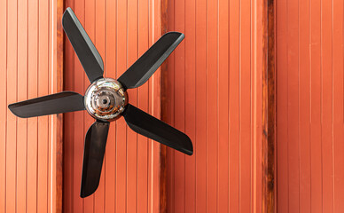 Fototapeta Ceiling fan on the hanging on the wooden ceiling. obraz