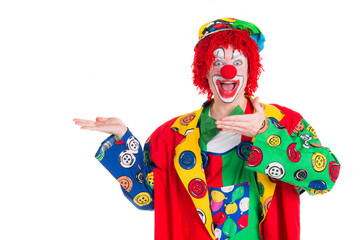Clown präsentiert etwas