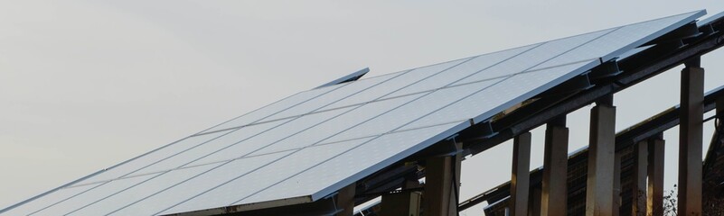 Fototapeta na wymiar Panorama Solarpanels Solarzellen