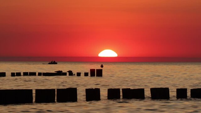 Kitschiger Sonnenuntergang an der Ostsee bei K&uuml;hlungsborn