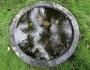 circular water rings in tank