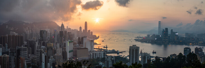 Cityscape from Braemar Hill at Sunset, Hong Kong - obrazy, fototapety, plakaty