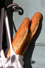 Brot an der Türklinke morgens geliefert