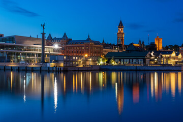 Fototapeta na wymiar Cityscape Helsingborg in Sweden at night. 