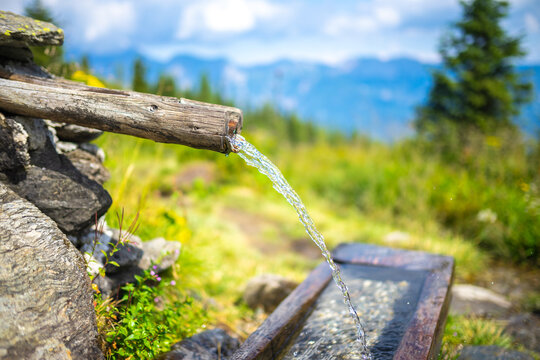 Frischwasser / Quellwasser Quelle auf dem Berg