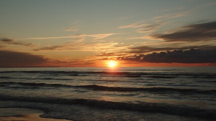 Fototapeta na wymiar Beautiful Golden Sunset from the Sea Shore.