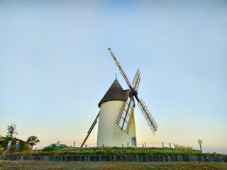 moulin à vent de la ville de Jard-sur-mer en Vendée  © ALF photo