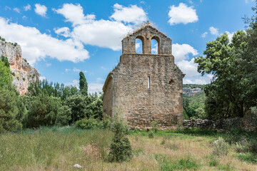 Fototapeta na wymiar Gorge of the Riaza river and the hidden and ruined hermitage of Casuar in Montejo de la Vega (Segovia, Spain)