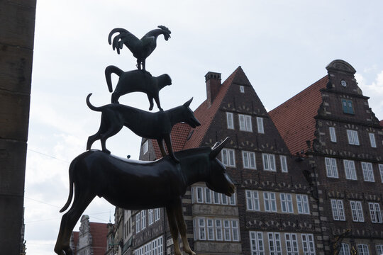 Bremen / Germany - August 16, 2019: sculpture of the "Bremer Stadtmusikanten" (town musicians) in front of old historic buildings