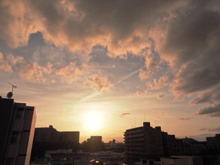 住宅街の夕焼け空