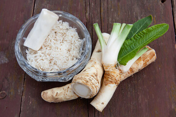 grated horseradish, roots and leaves