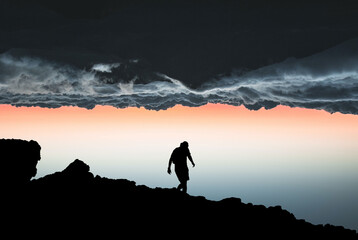 Fototapeta premium silhouette of a man walking on the beach