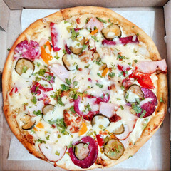 Closeup of box with delicious pizza with chease and salami - 370820616